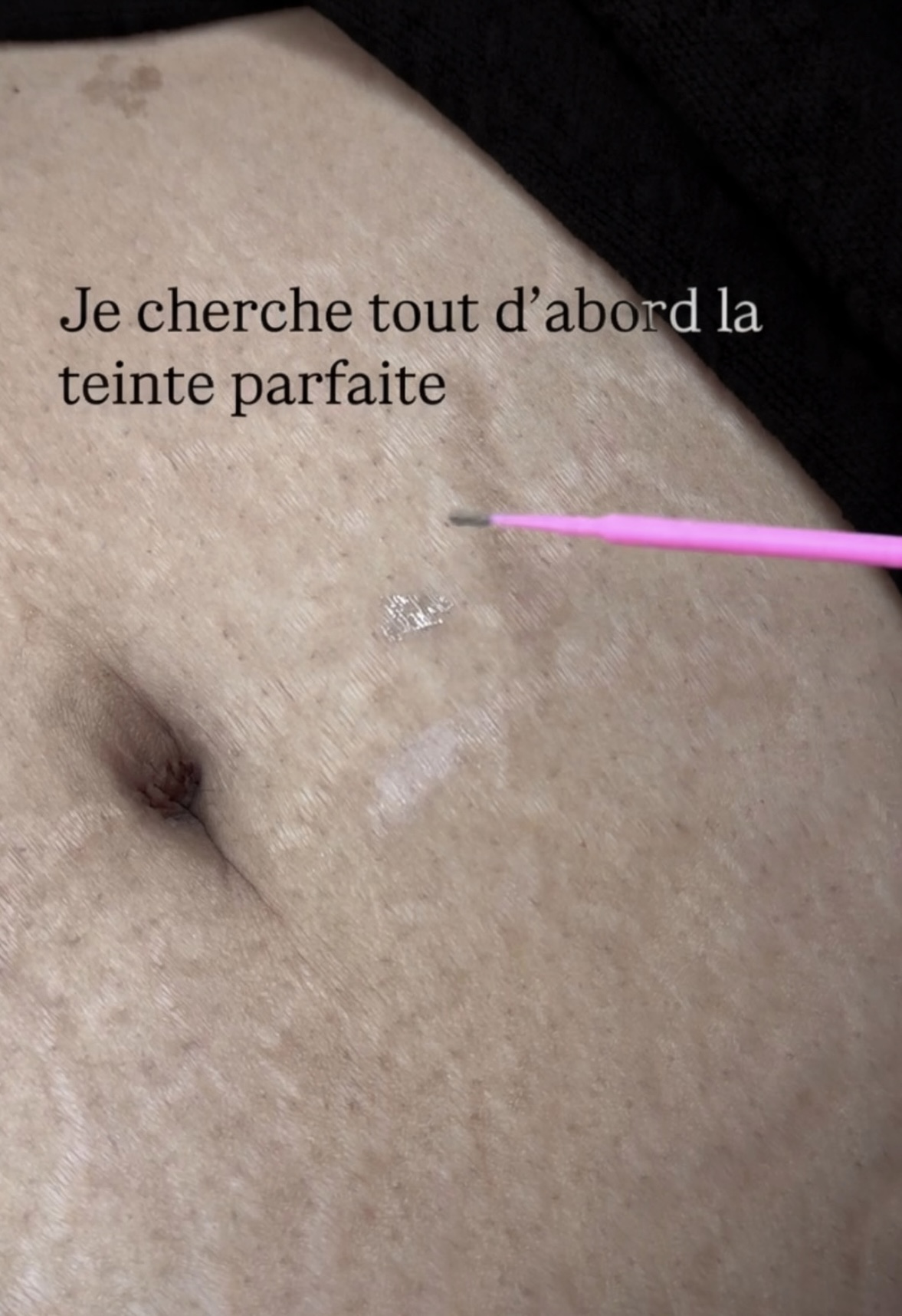 Recherche de la teinte idéale et sur-mesure pour camoufler les vergetures