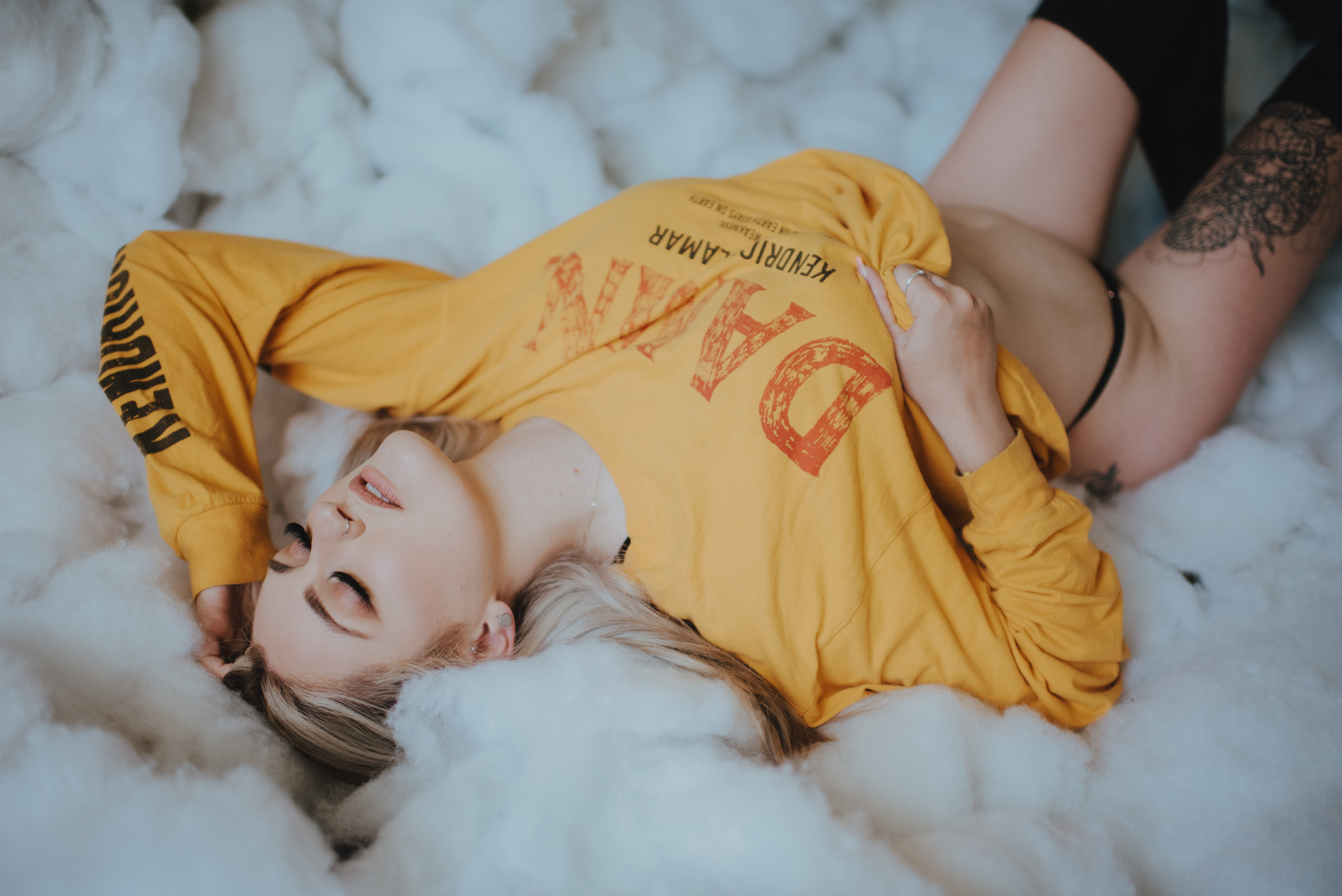 model wearing a yellow kendrick lamar baggy shirt