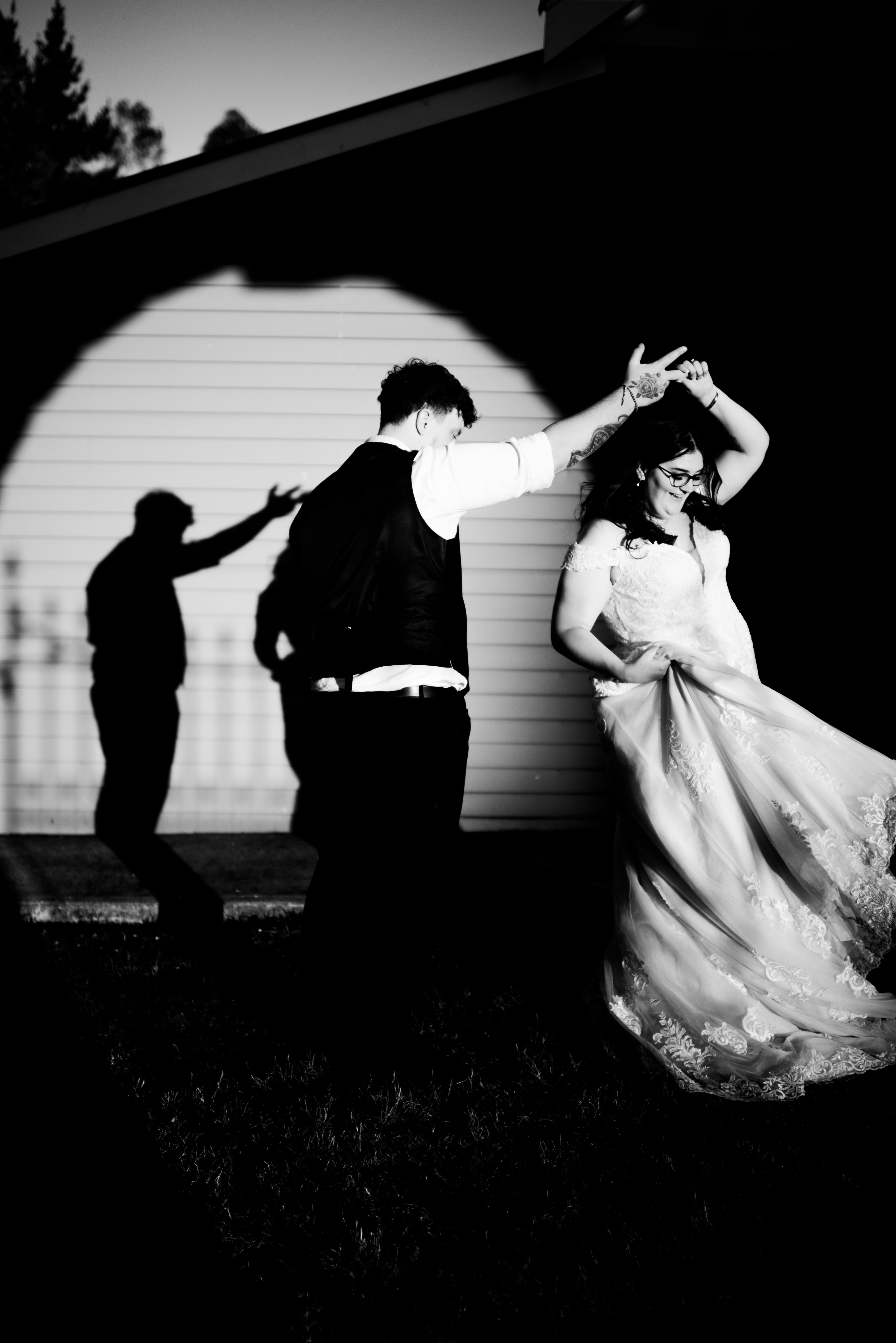 newlyweds dancing newlyweds dancing