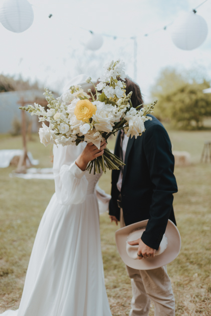 close up of buttery bouquet during styled wedding shoot