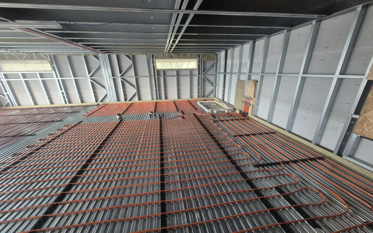  - Floor Screed creed laying