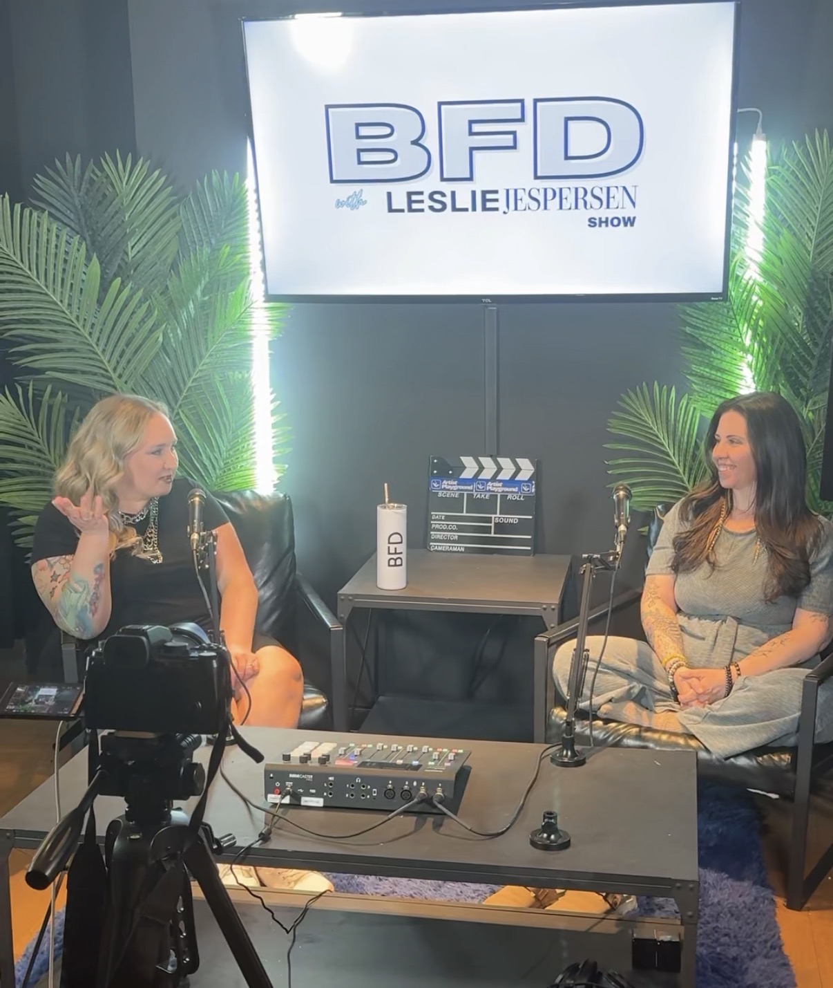 BFDTV interview set with Leslie Jespersen and a guest
