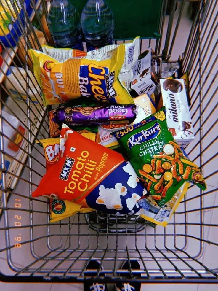 A disorganised shopping cart