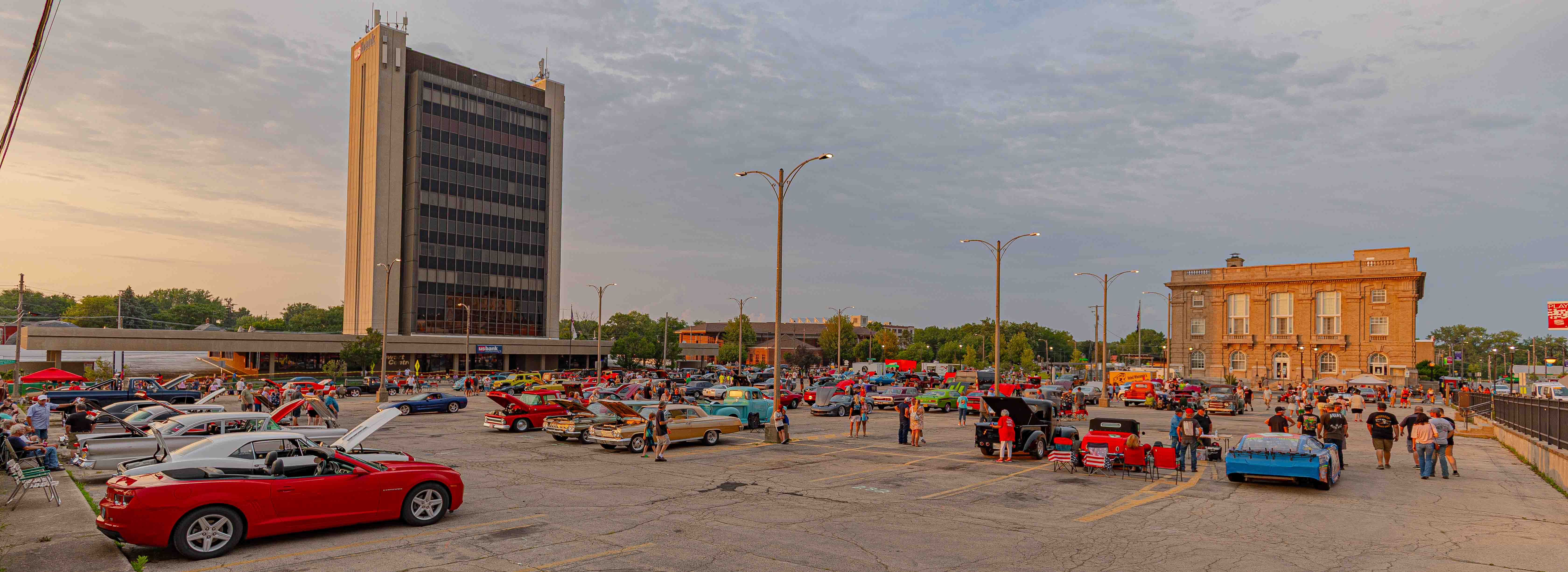 Crowd at Freeport Cruise Night