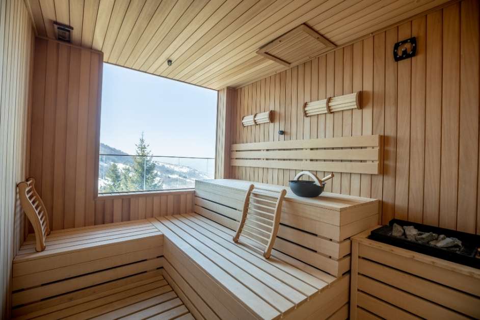 Freestanding outdoor sauna structure