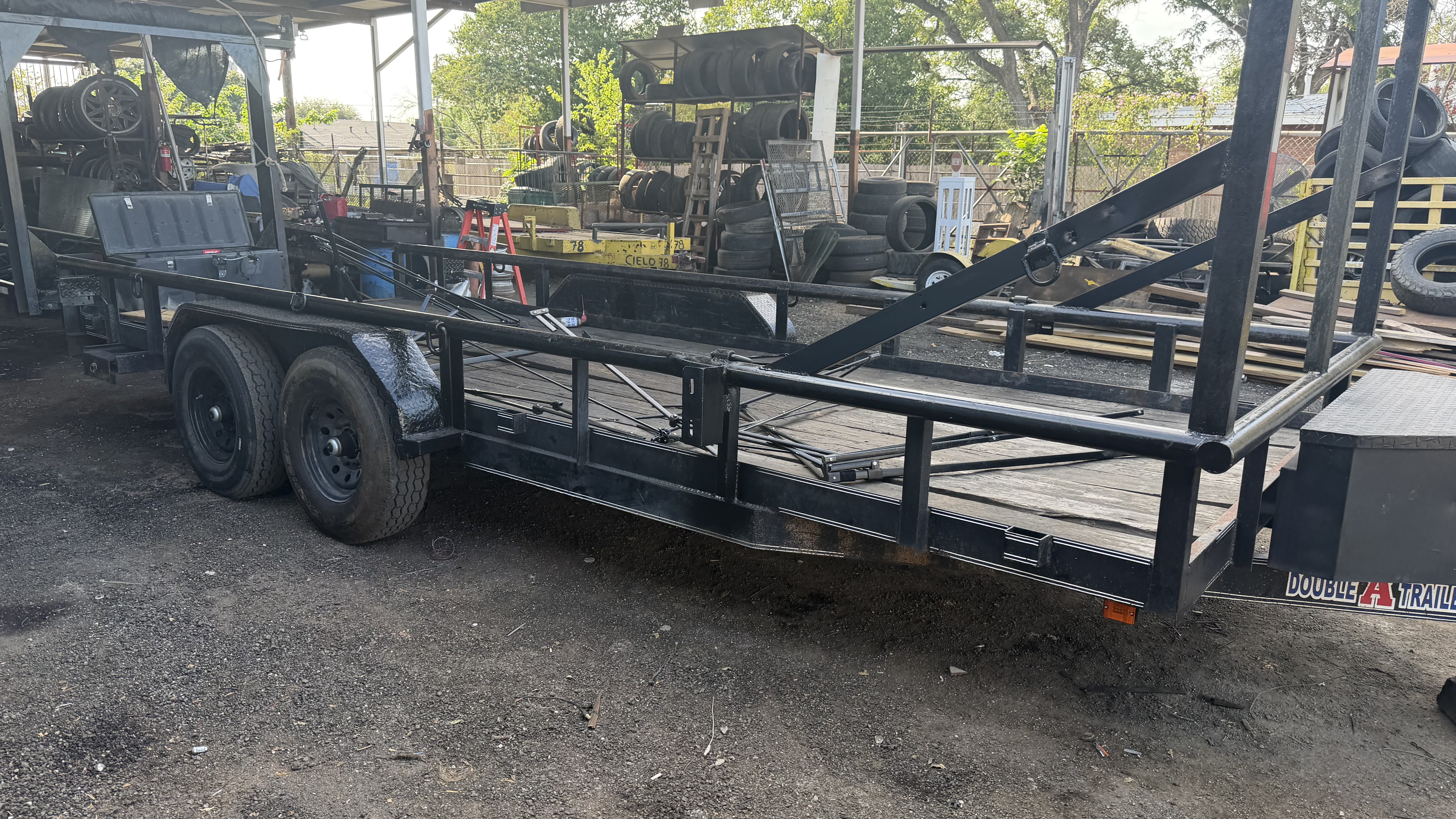 Tandem axle utility trailer