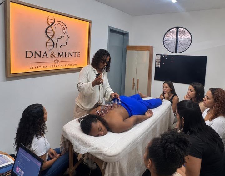 Prática de massoterapia e técnicas de bem-estar em formação