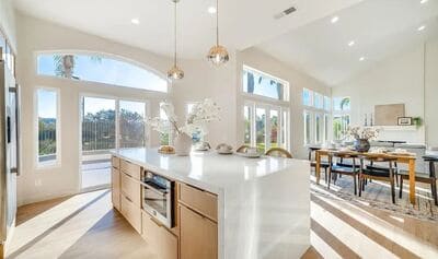 {{ custom_values.service_1 }} in {{custom_values.area_2})