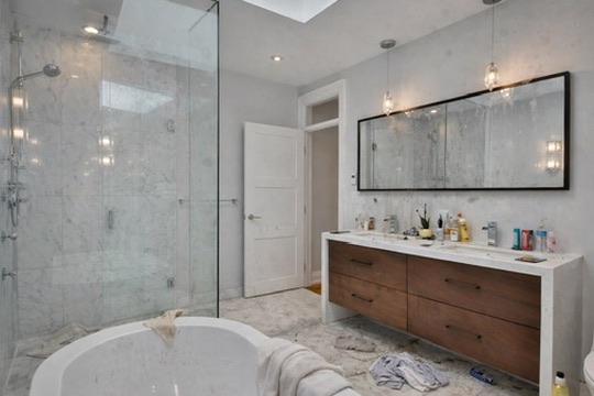 Bathroom before cleaning