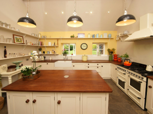 {{ custom_values.service_1 }} in {{custom_values.area_1})