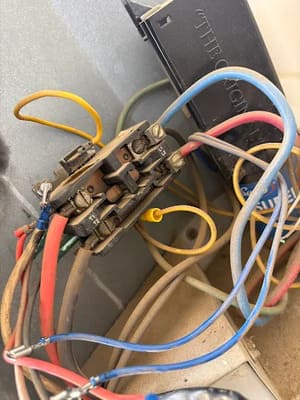 {{ custom_values.service_4 }} in {{custom_values.area_6})