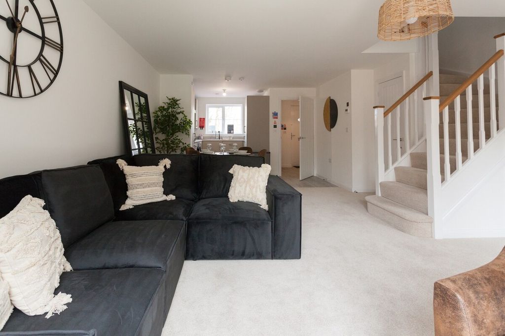 Runcorn 3BR Property - View 12