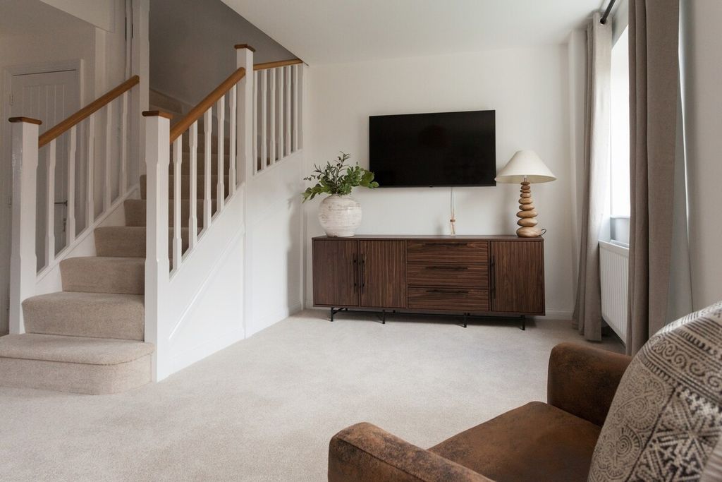 Runcorn 3BR Property - View 10