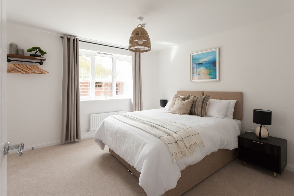 Runcorn 3BR Property - View 17