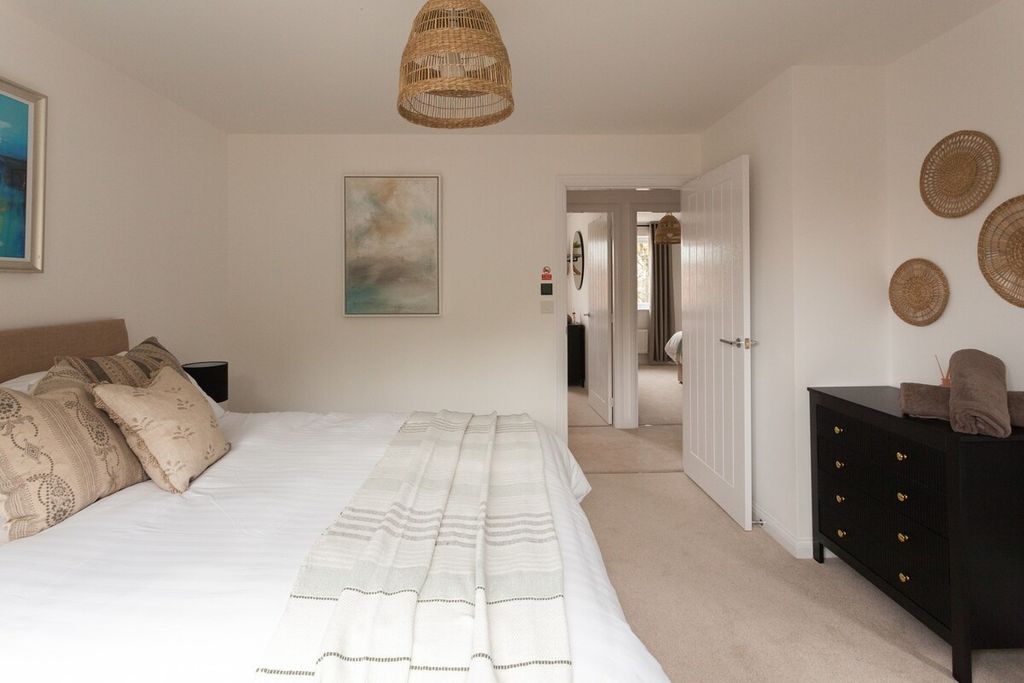 Runcorn 3BR Property - View 19