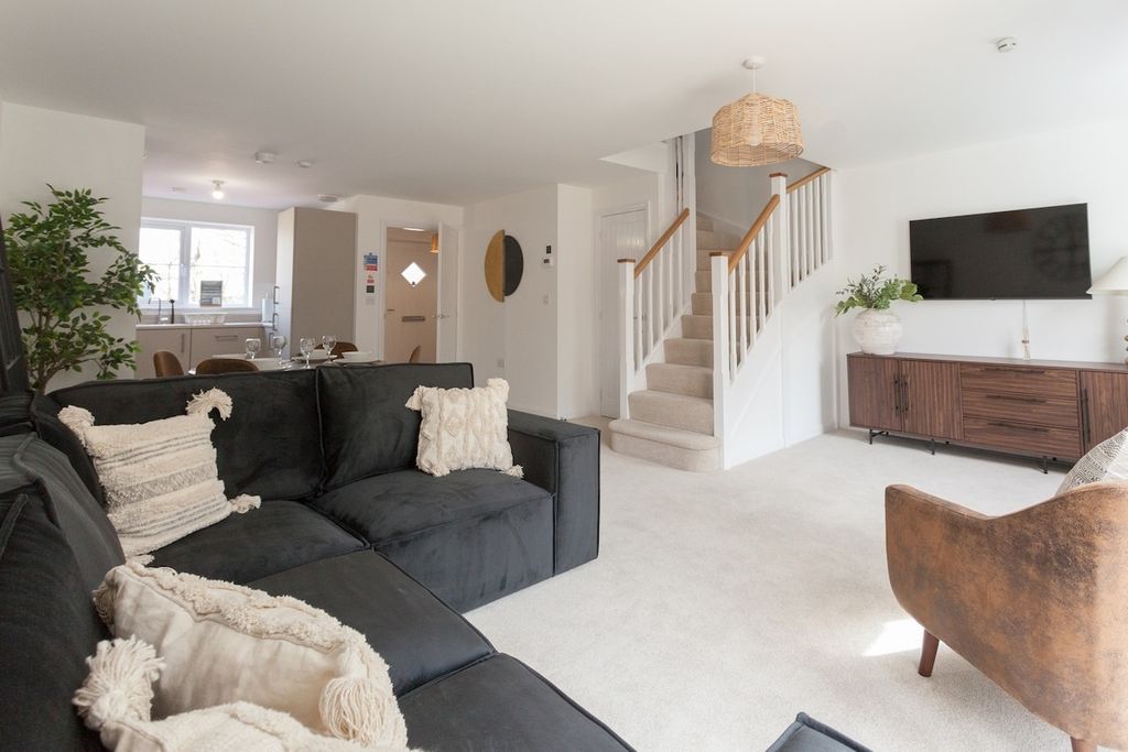 Runcorn 3BR Property - View 2