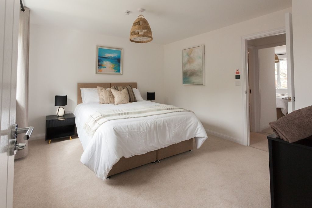 Runcorn 3BR Property - View 18
