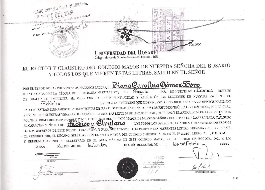 Diploma de Médico y Cirujano, Universidad del Rosario, Dra. Carolina Gómez