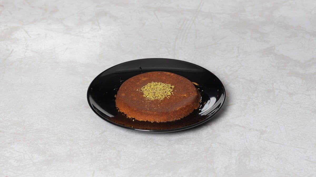 Knafe Nabulsie with Cheese Piece