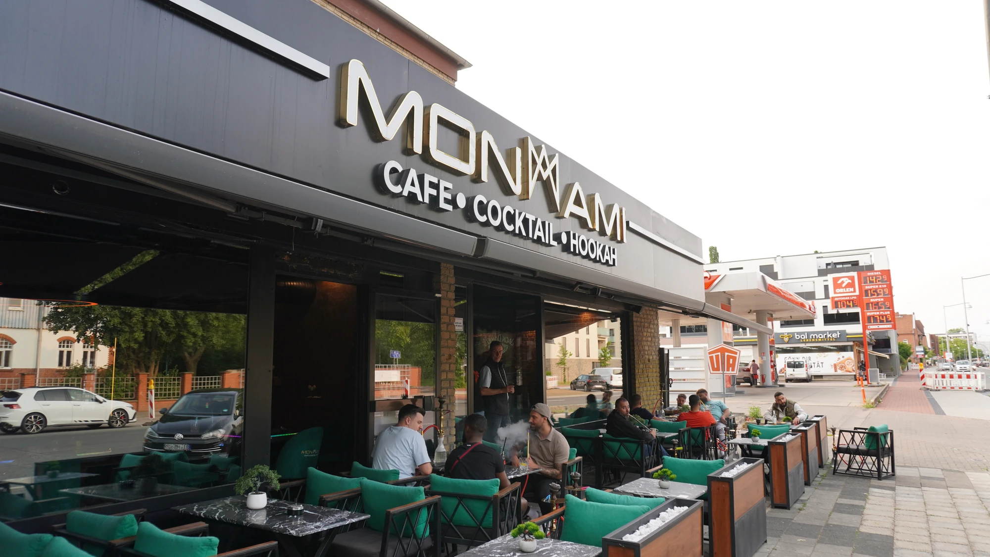 Monami Hannover Langenhagen - Shisha und Drinks - Ambiente Außenansicht und Innenansicht