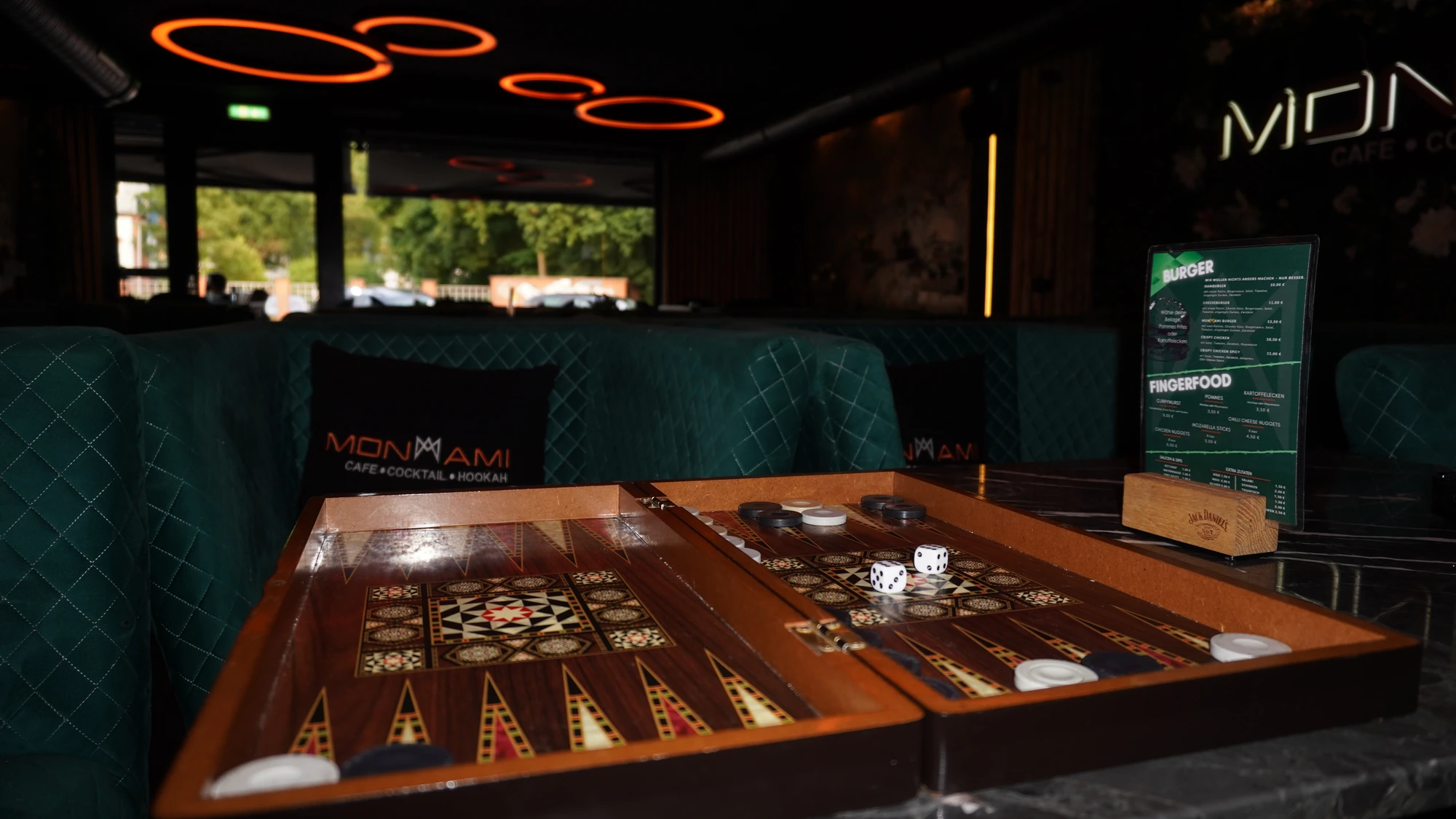 Monami Hannover Langenhagen - Shisha und Drinks - Ambiente Außenansicht und Innenansicht