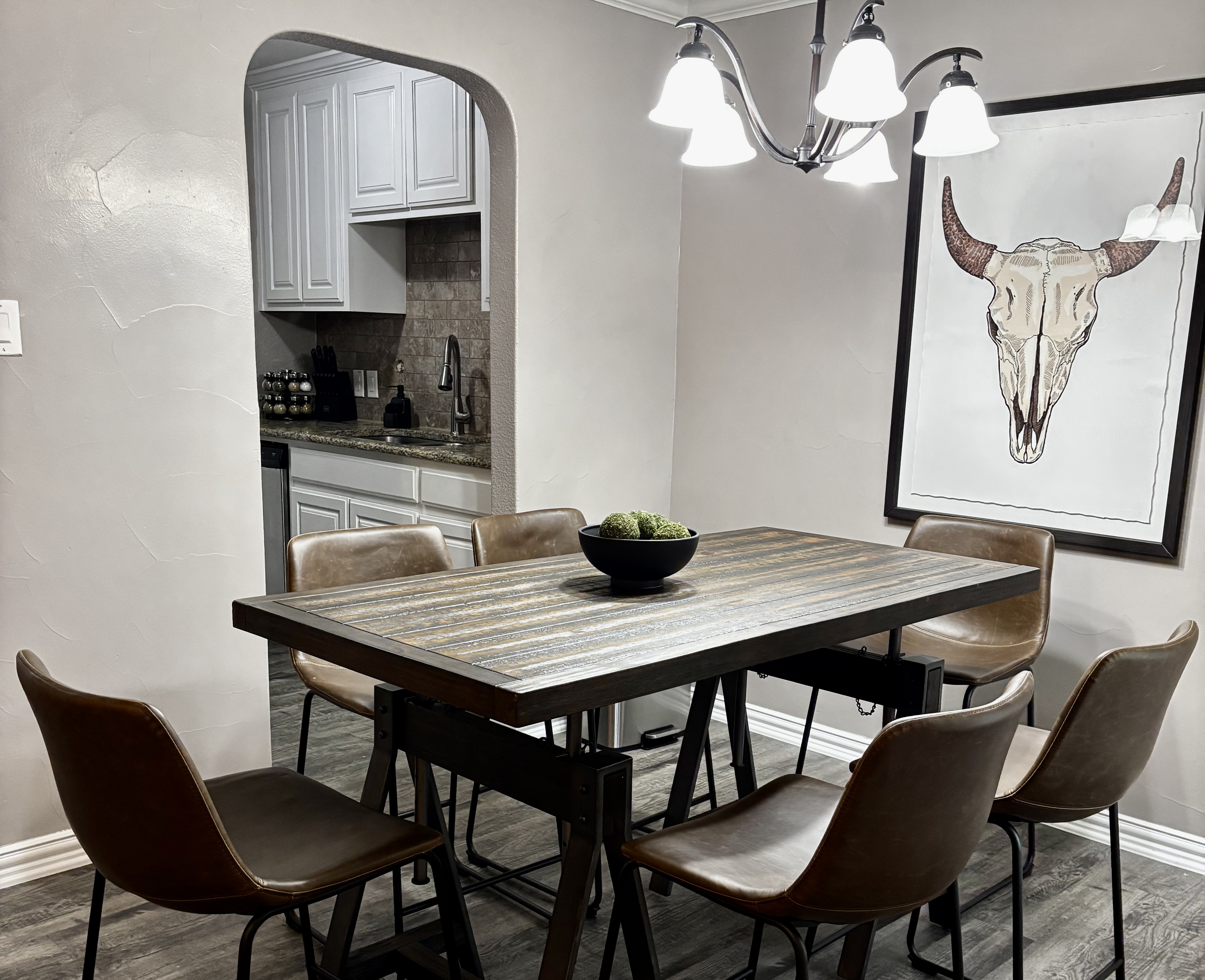Short-Term Rental Dining Room That Seats Six Short-Term Rental Dining Room That Seats Six