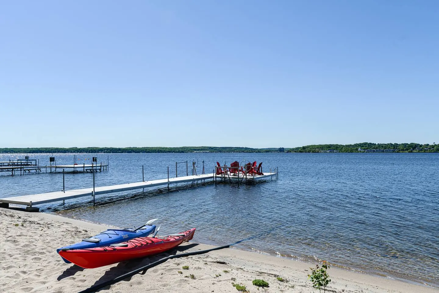 Kayaks on the Bayside beach