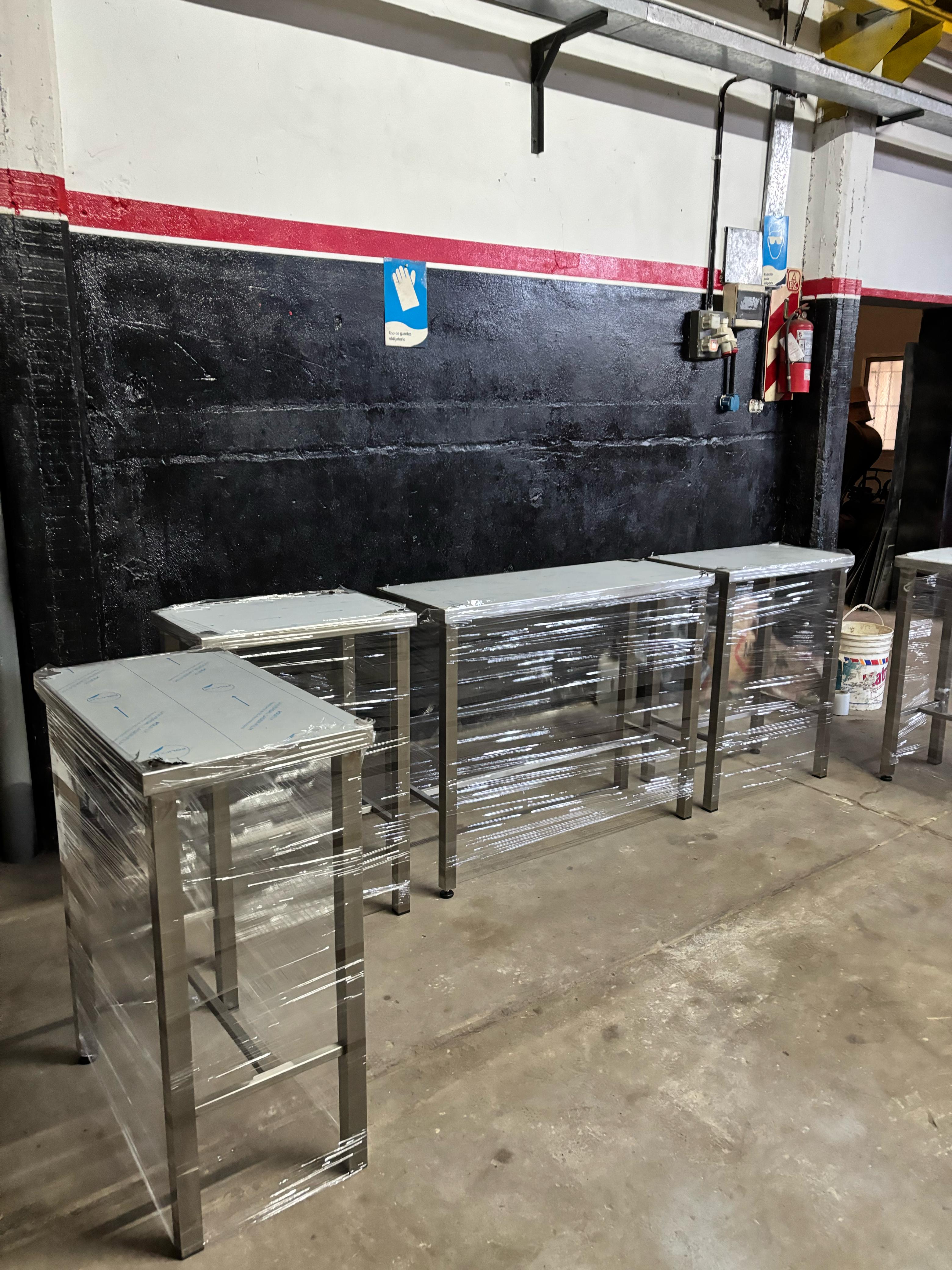 Mesadas en acero inoxidable embaladas para envío — producción en volumen