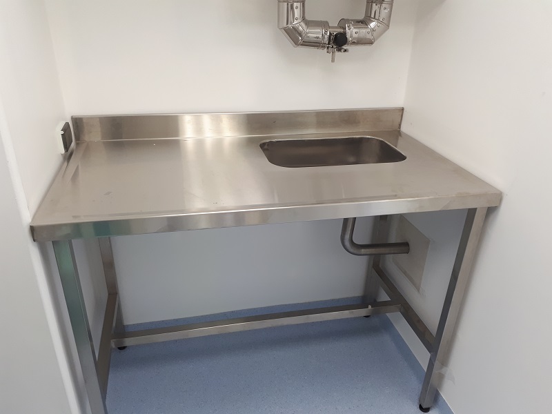 Mesa con bacha en acero inoxidable — vista 2