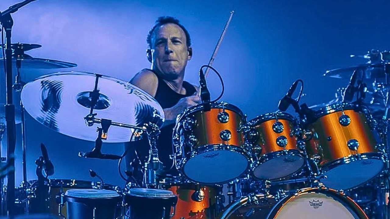 Stephen Perkins behind the drum kit Stephen Perkins behind the drum kit