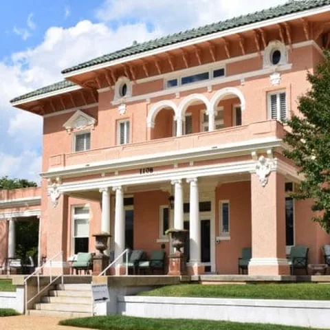 Photo: JH Adams Inn website The front porch and columns of the JH Adams Inn mansion (Photo: JH Adams Inn website)