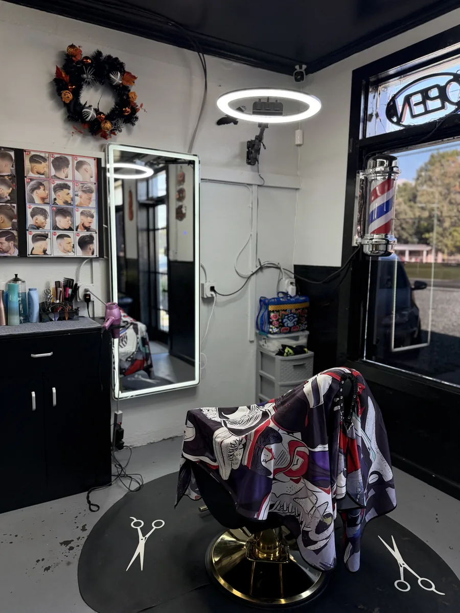 A barber chair and mirror station at Dcache