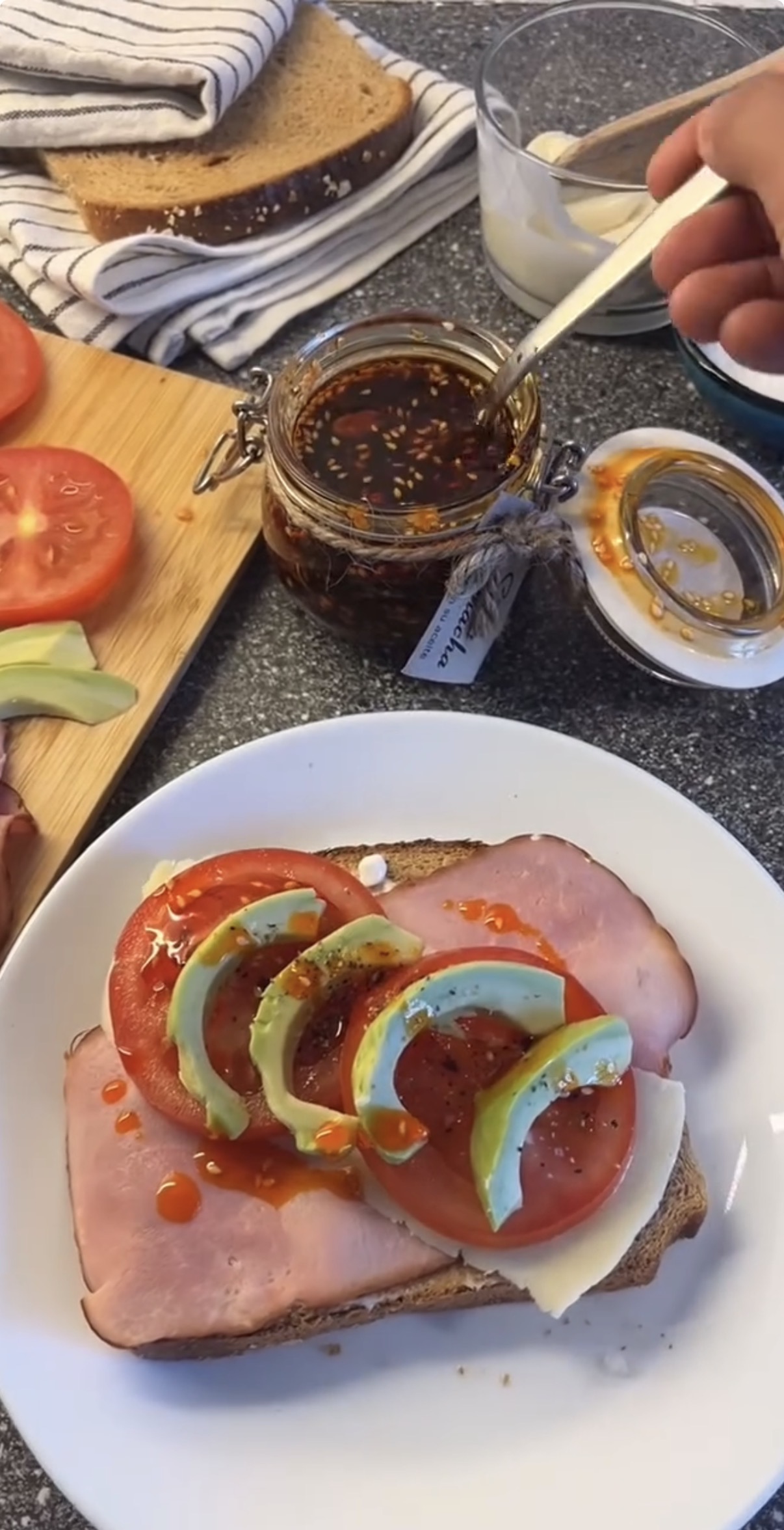 Frukostmacka tomat flingsalt mexikansk salsa macha recept