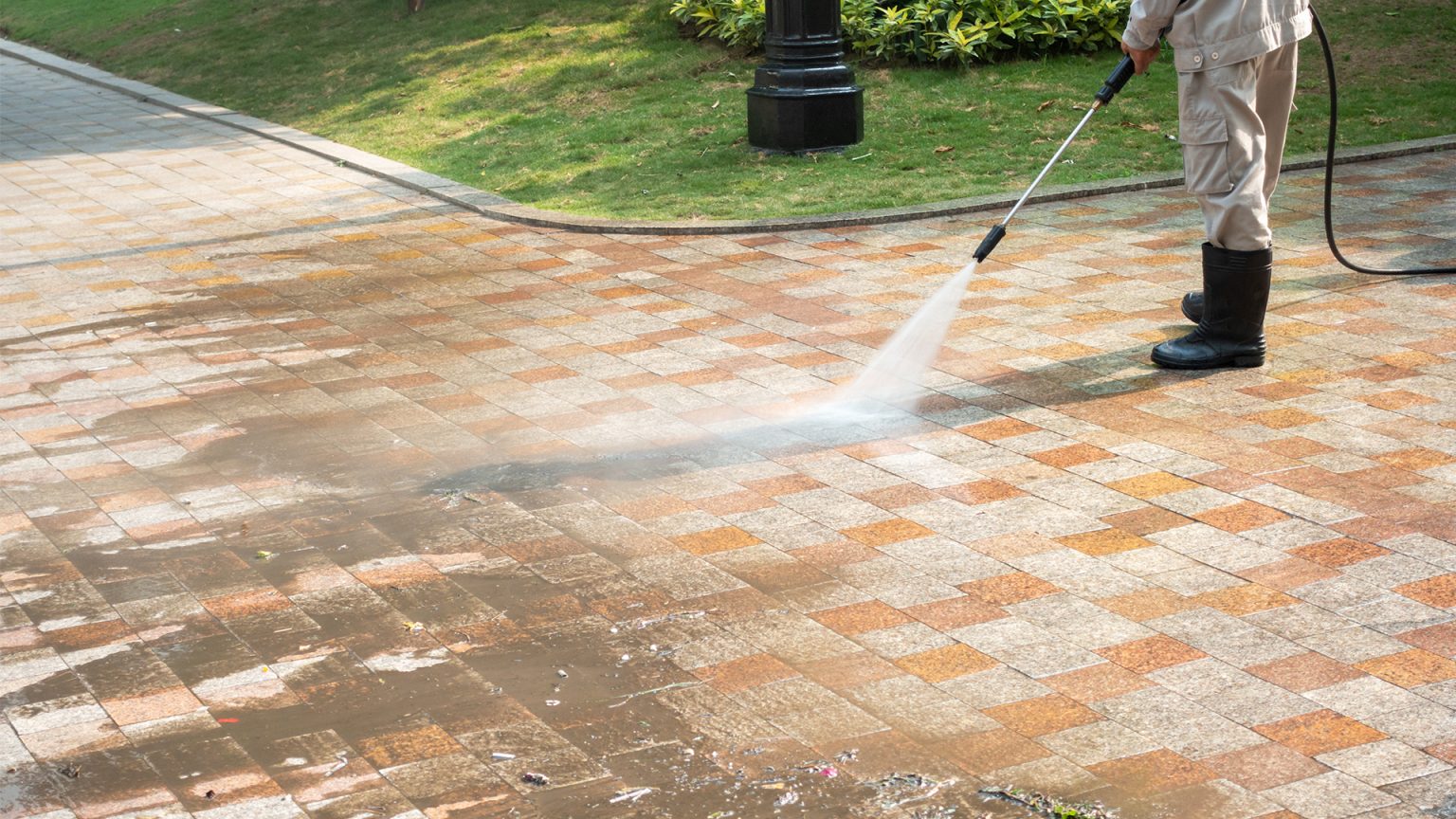 Professional driveway pressure washing in Rhode Island