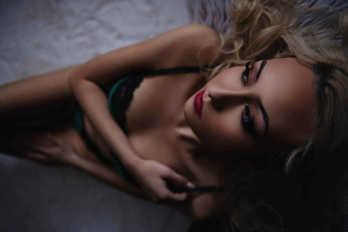 A blonde woman in lingerie poses for a boudoir shoot in Indianapolis at Enchanted Moments Artistry.