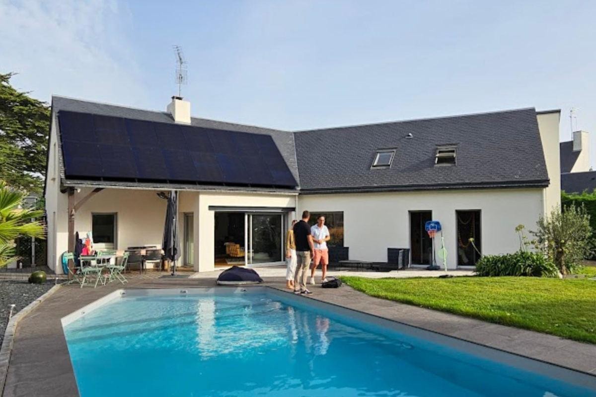 Panneaux solaires et équipements électriques Panneaux solaires et équipements électriques