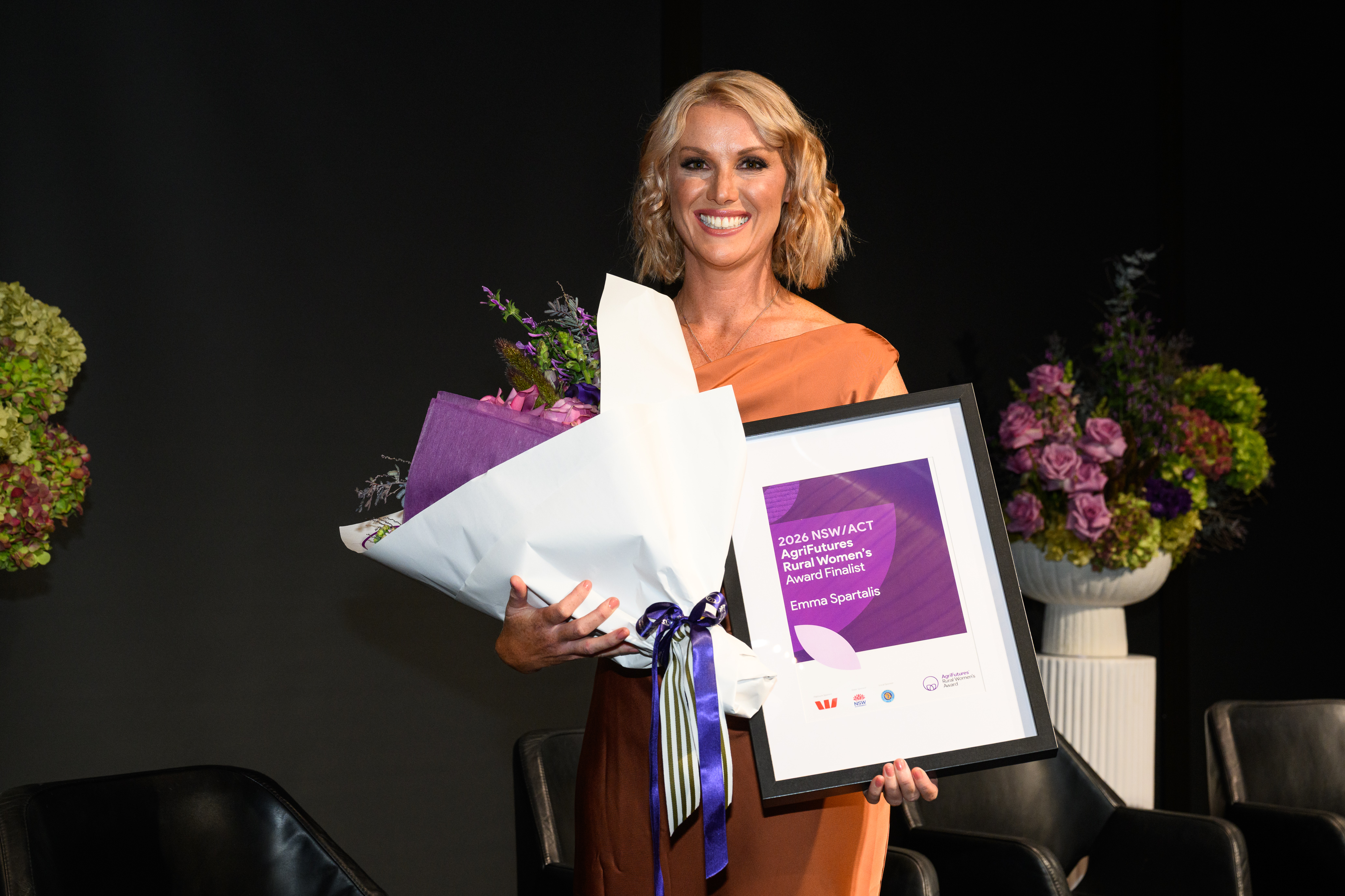 Emma holding AgriFutures award