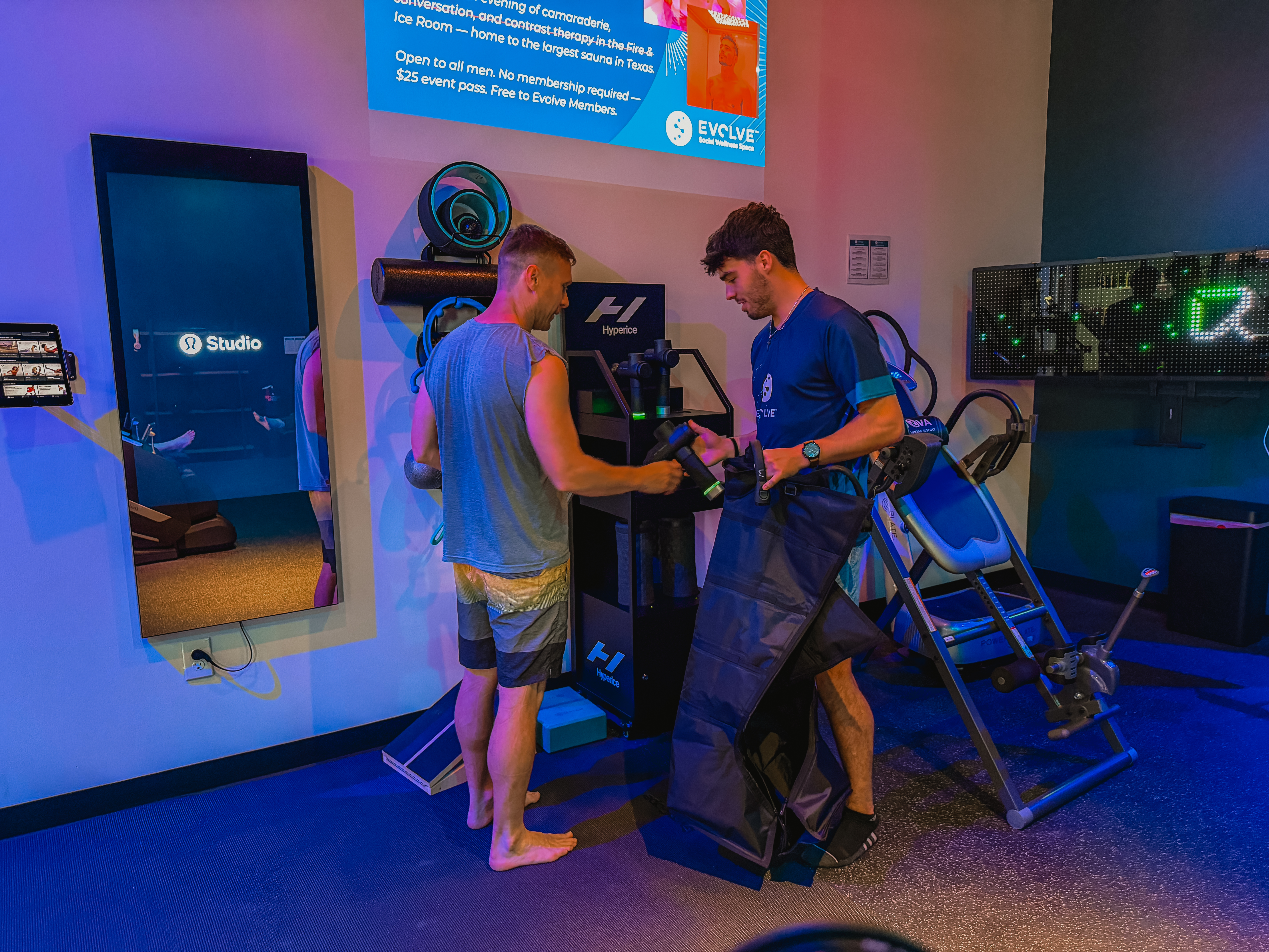 Lab Tech guiding a guest through recovery equipment at Evolve