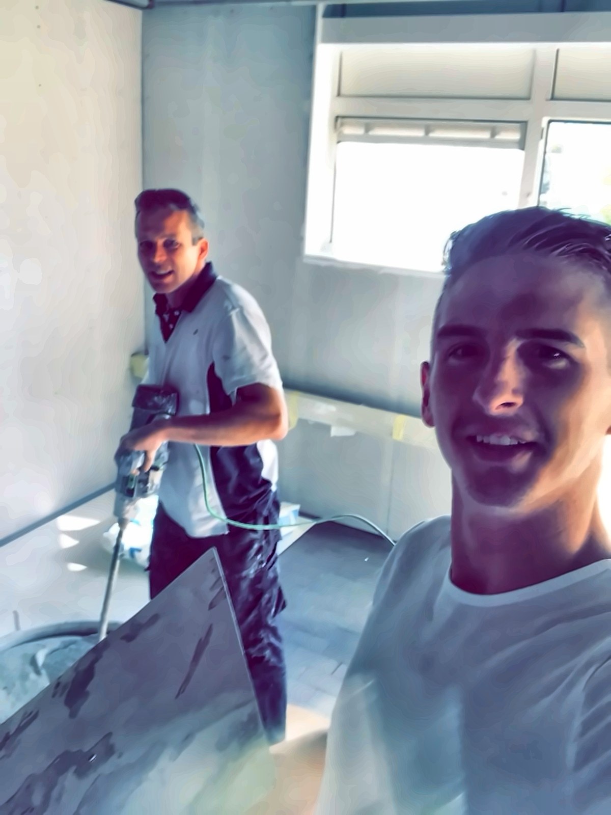 Het team van SIR Vakmanschap aan het werk — stucwerk, isolatie en renovatie