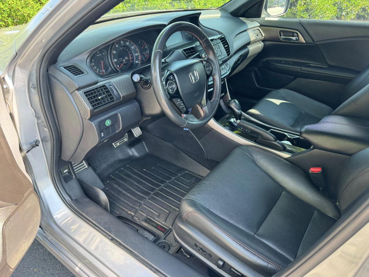 Accord Sport interior: leather seats, steering wheel and dashboard
