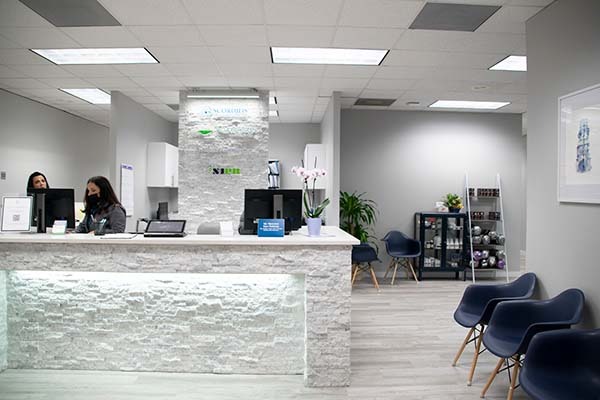 Front desk and waiting area at Dr. Joseph Licitra, DC in Bloomfield, NJ