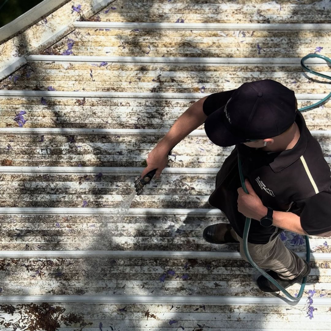 Roof cleaning service