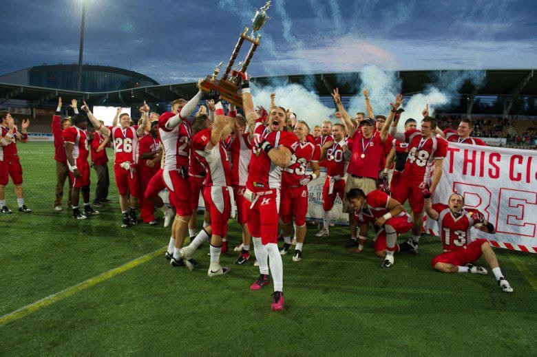 Torsten Malm lifting the Finnish championship trophy with the Helsinki Roosters