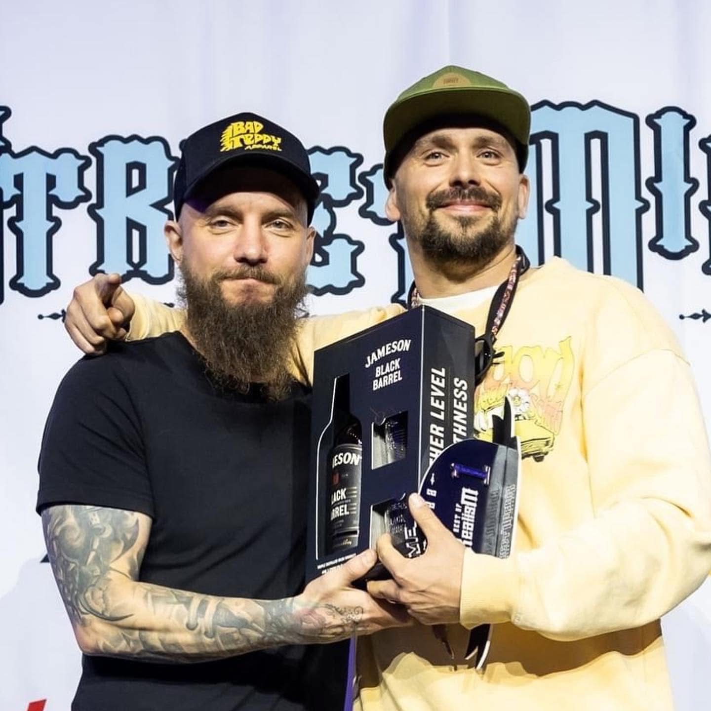 Torsten Malm with the Best of Realism trophy at Street Mirror Expo 2022