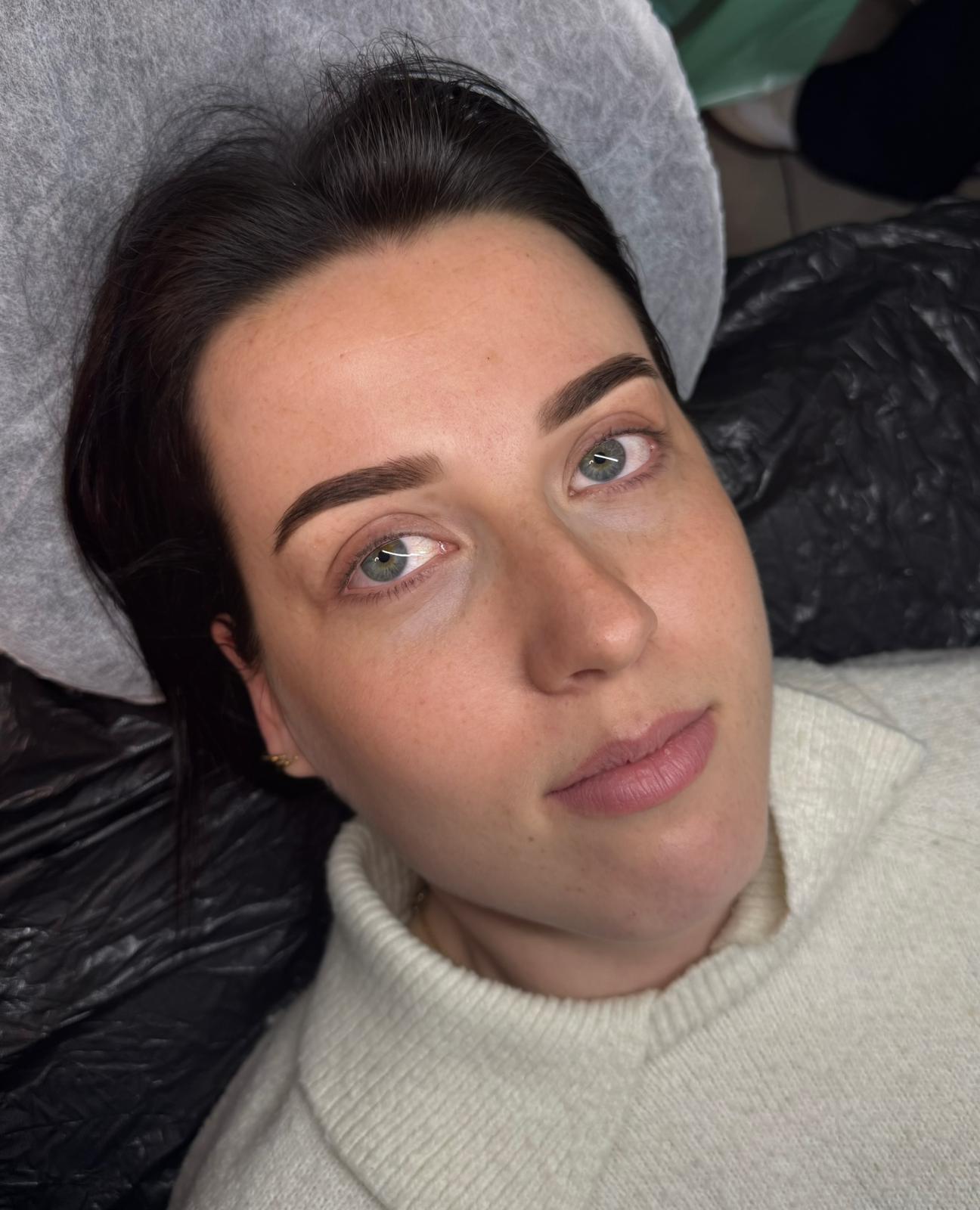 Resultaat van een Powder Brows behandeling bij Loté Beautysalon