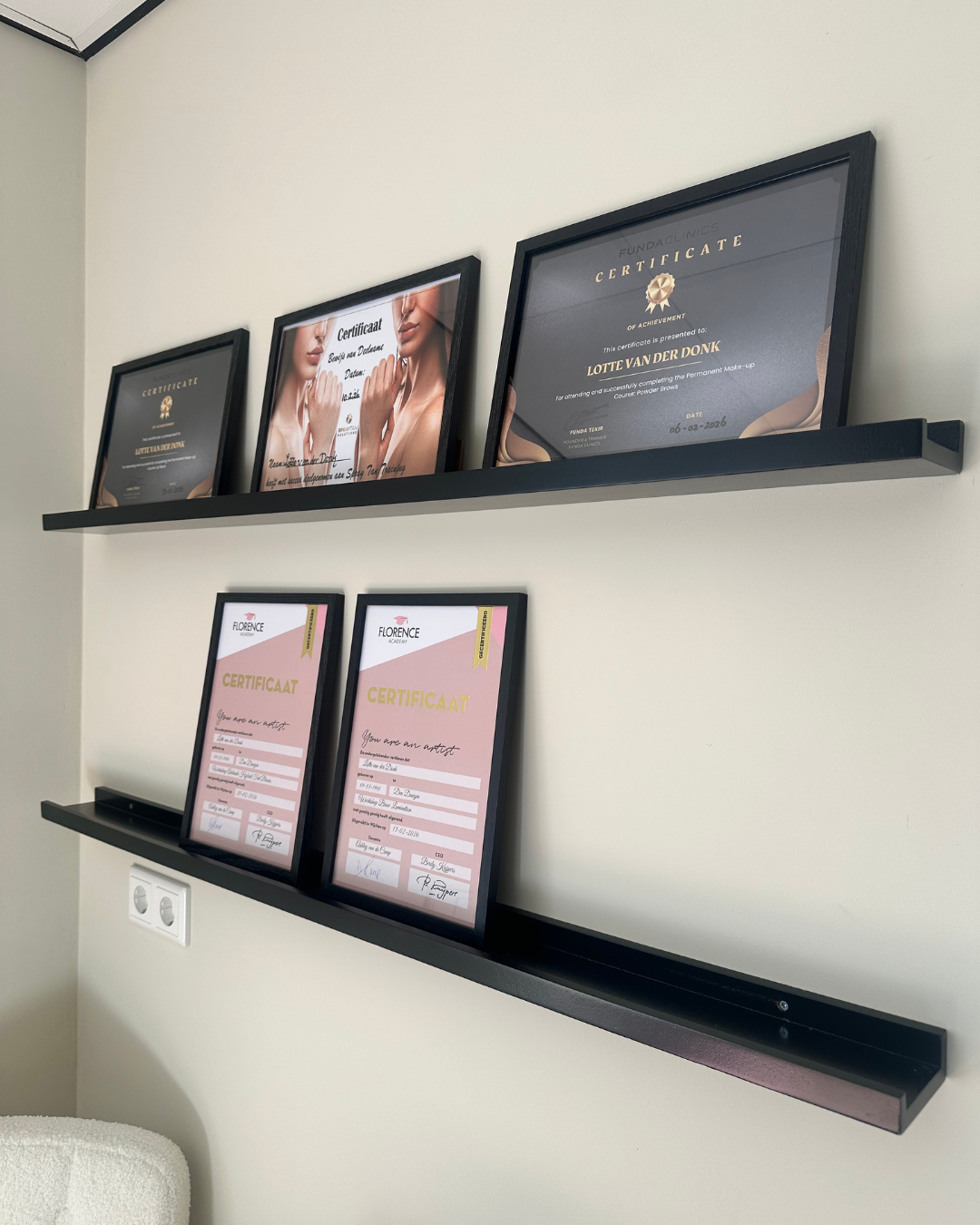 De certificaten en GGD-vergunning van Loté Beautysalon