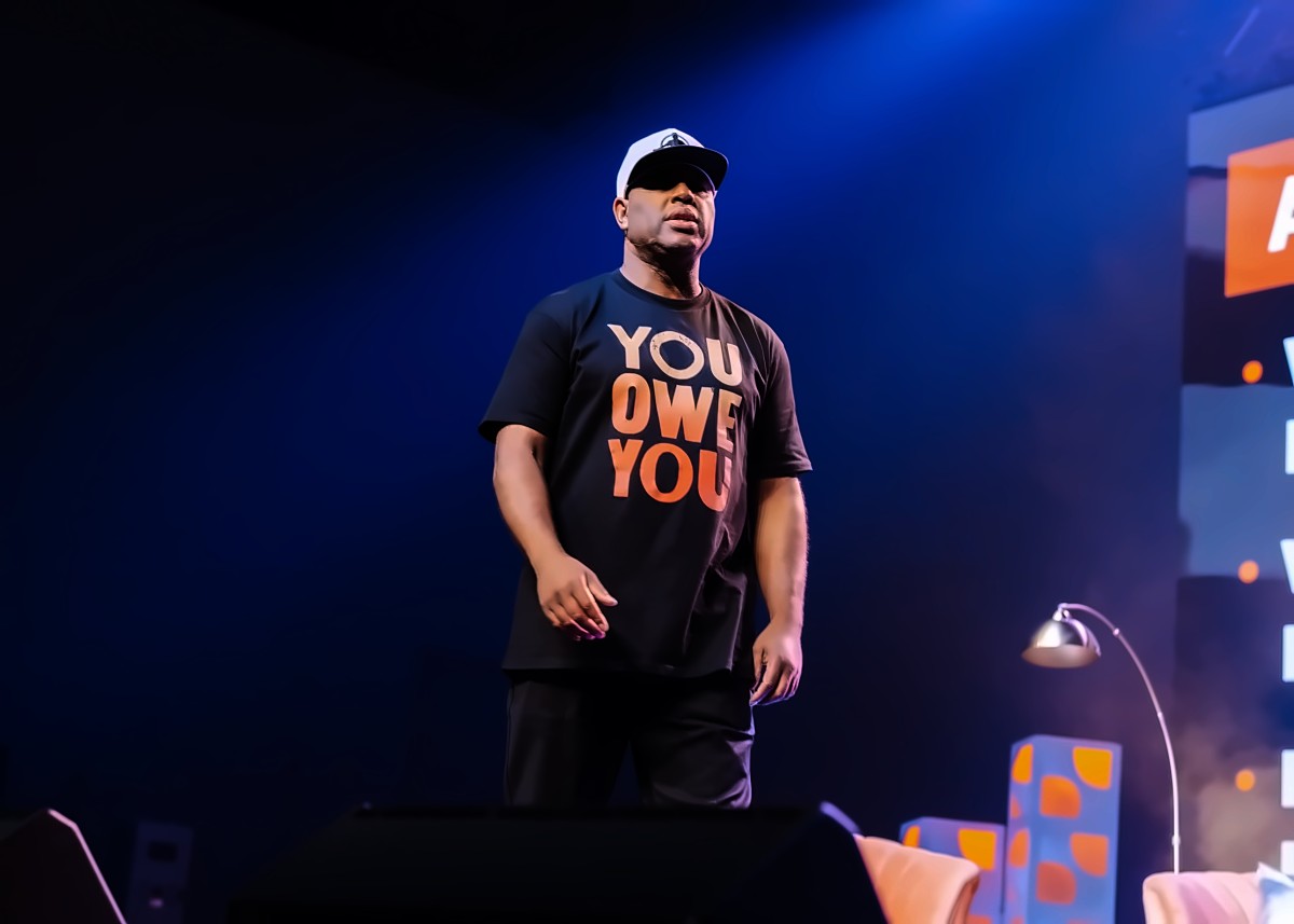 ET on stage in a You Owe You shirt