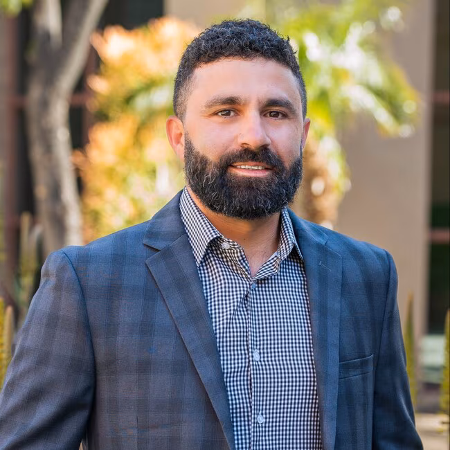 Saro Hagobian Arizona real estate agent helping buyers sellers and investors