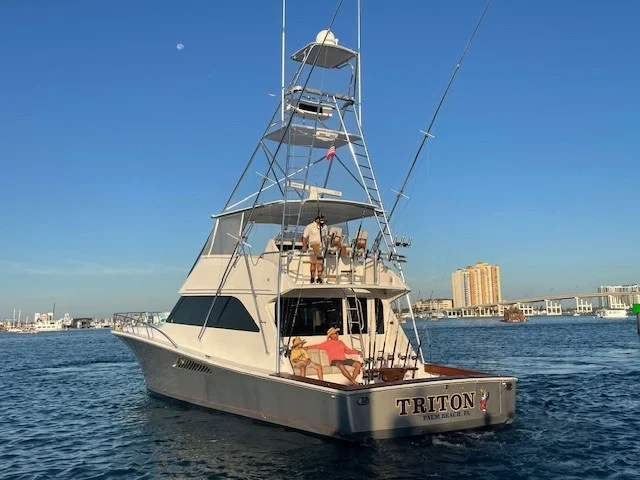 53’ Hatteras sportfishing boat for private charters on the Atlantic near Pompano Beach, Florida.