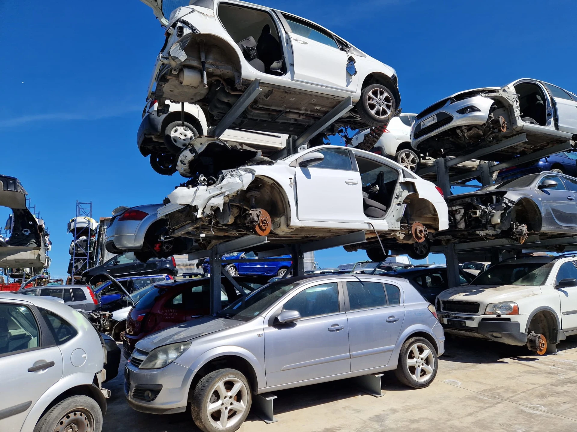 Veicoli nell’impianto di autodemolizione
